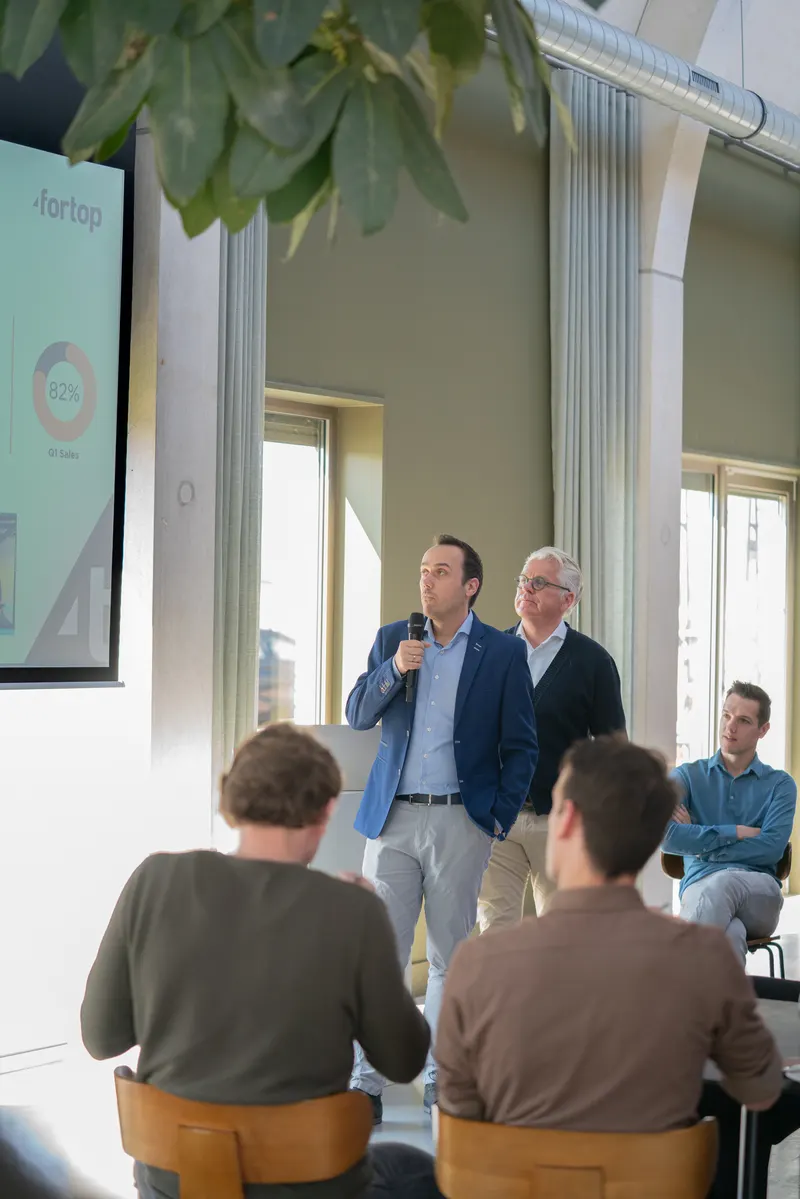 Presentatie in het bedrijfsrestaurant van fortop